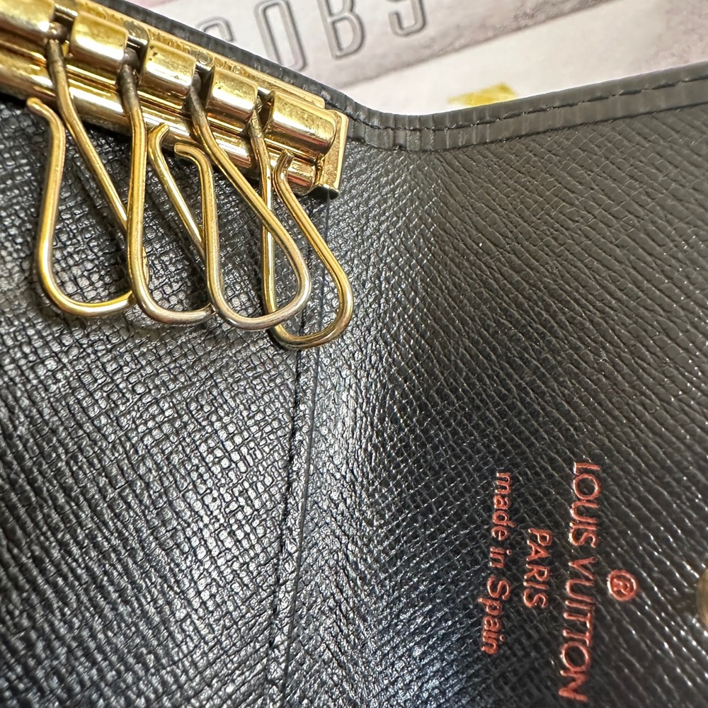 Louis Vuitton Black Key Chain Holder - Picture 5 of 6